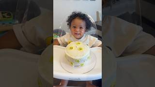 No hands, just head first 😂 #smashcake #baby
