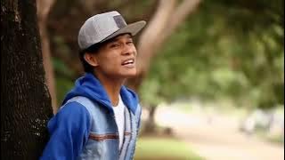 Download lagu Salim Kastilong - Baku Jaga Hati