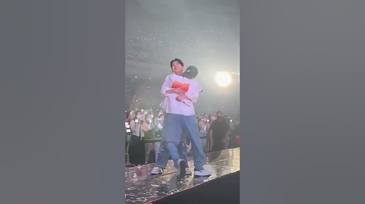 Lovely hug from DK to Joshua #joshua #doekyom #dk #seventeen