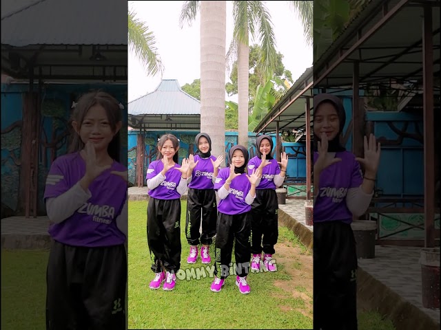 wortel itu sayur atau buah bestie?  #dance #viral #shorts #mommybintang #bocilsquad #trending #fyp class=