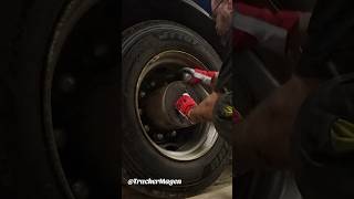 Paint rims #truckerlife #truck #truckdriver #chaufför #lastbilschaufför #lastbil #volvotrucks