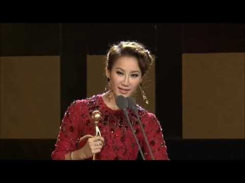 2013第十屆時尚先生Esquire年度盛典 - 李玟榮獲《年度最美麗女人》獎項