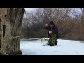 Голодные щуки в отшнурованном ерике Косяки судака и карася подо льдом Рыбалка в Астрахани 2021