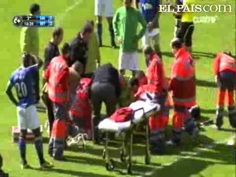 Miguel Garca se desploma durante el Salamanca-Betis