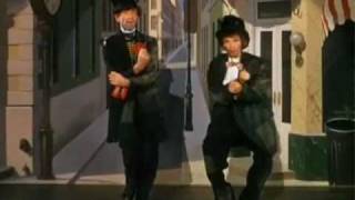Video with Lyrics: Couple Of Swells - Fred Astaire & Judy Garland chords