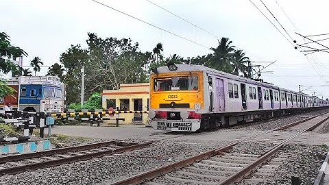 Furious Speedy Conventional 12 Coach EMU Train Skip Through Busy Railgate | Eastern Railways