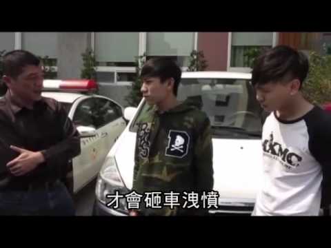 不滿被擦撞落跑 屁孩痛砸機車--蘋果日報20150316