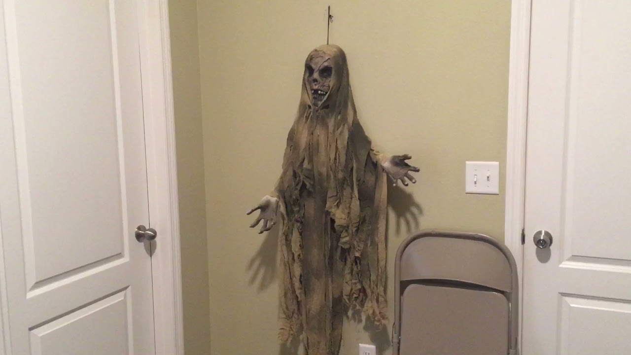 Spirit halloween Animated hanging mummy - YouTube