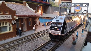 Atlas ALP-45DP dual loco with sound and multi level coaches, N scale.