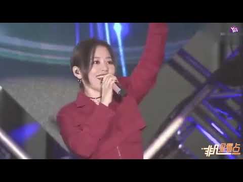 【近期】張靚穎“海豚音”亂入楊千嬅演唱會 兩人還隔江打招呼！