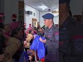 Di tengah duka pasca bencana, tampak sepasang lansia dengan keteduhan dan kasih yang terpancar