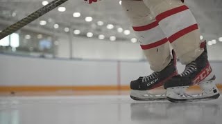 Des Québécois veulent révolutionner l’aiguisage des lames de patins de hockey