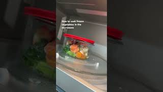 🥦🚀 Microwave Magic: Frozen Veggies in 4 Minutes! 🍽️ No time?  #MicrowaveHacks #EasyEats