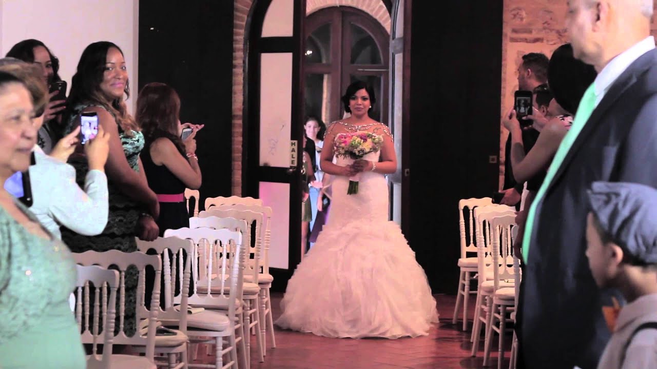 Bride Surprises Groom While Walking Down the Aisle - YouTube