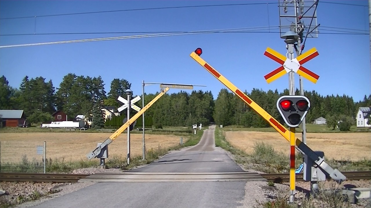Spoorwegovergang Vedevåg (S) // Railroad crossing // Järnvägsövergång