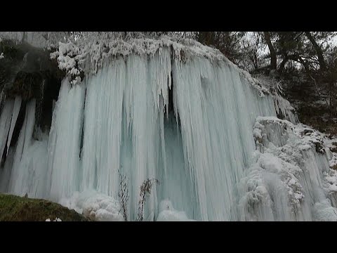 Thermal waterfall in Toplita frozen for the first time in recent years