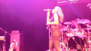 Eve Performs 'Gangsta Lovin' Live !!
