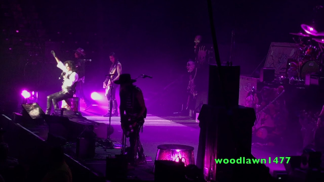 ALICE COOPER live at ANGEL OF THE WINDS ARENA