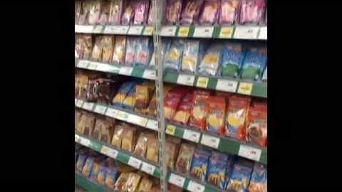 Pusher feed for soft packs "Display Solutions"