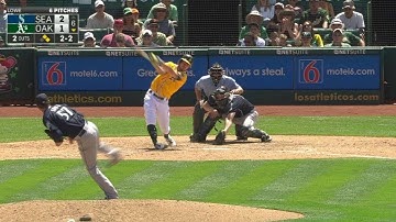 SEA@OAK: Lowe fans Reddick to escape a jam in 6th