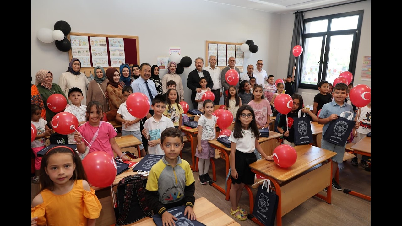 Başkan Palancıoğlu, Öğrencilerin Karne Heyecanına Ortak Oldu