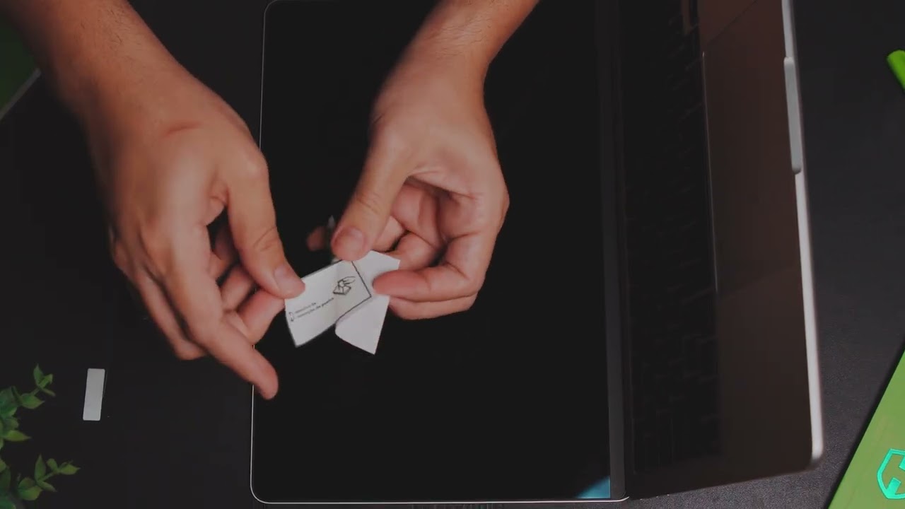 Aplicando a película MagPrivacy HPrime | Tech and Protect