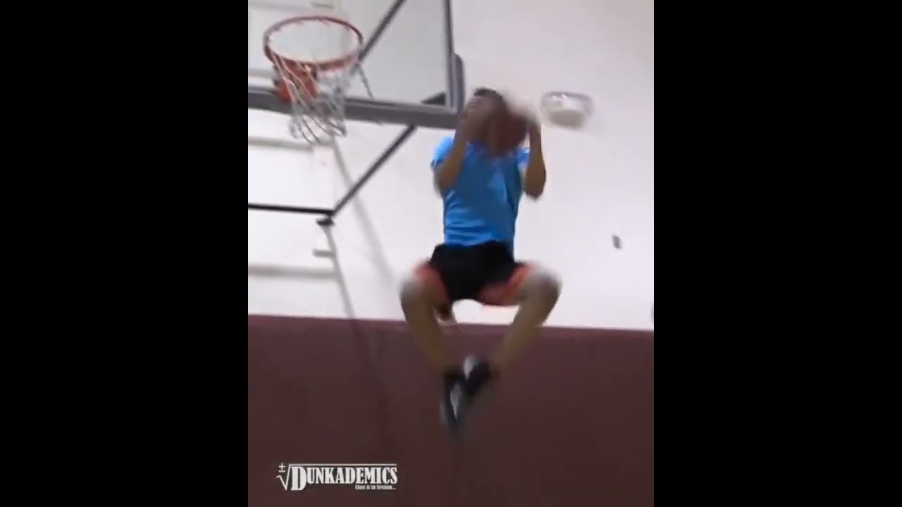 He did a toe tap mid dunk 🤯