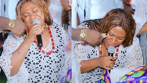 Touching! Actress Nkechi Blessing Go Down On Her knees In Tears While Singing At Her Mother Burial