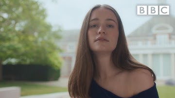Sigrid performs 