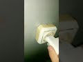 عندما يكون تيار يشحن في هاتفه