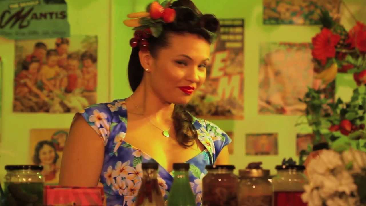 Vuvuvultures - Stay Still (Official Video)