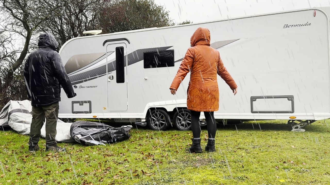 КЕМПИНГ ПОД ДОЖДЁМ С НАДУВНОЙ ПАЛАТКОЙ И РОСКОШНЫМ АВТОДОМОМ