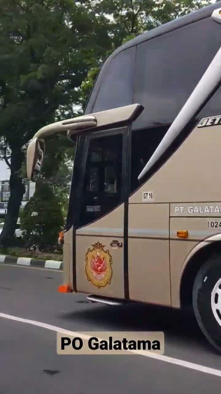 Raja Jalan Raya: Mengupas Dunia Pariwisata Bus Semarang