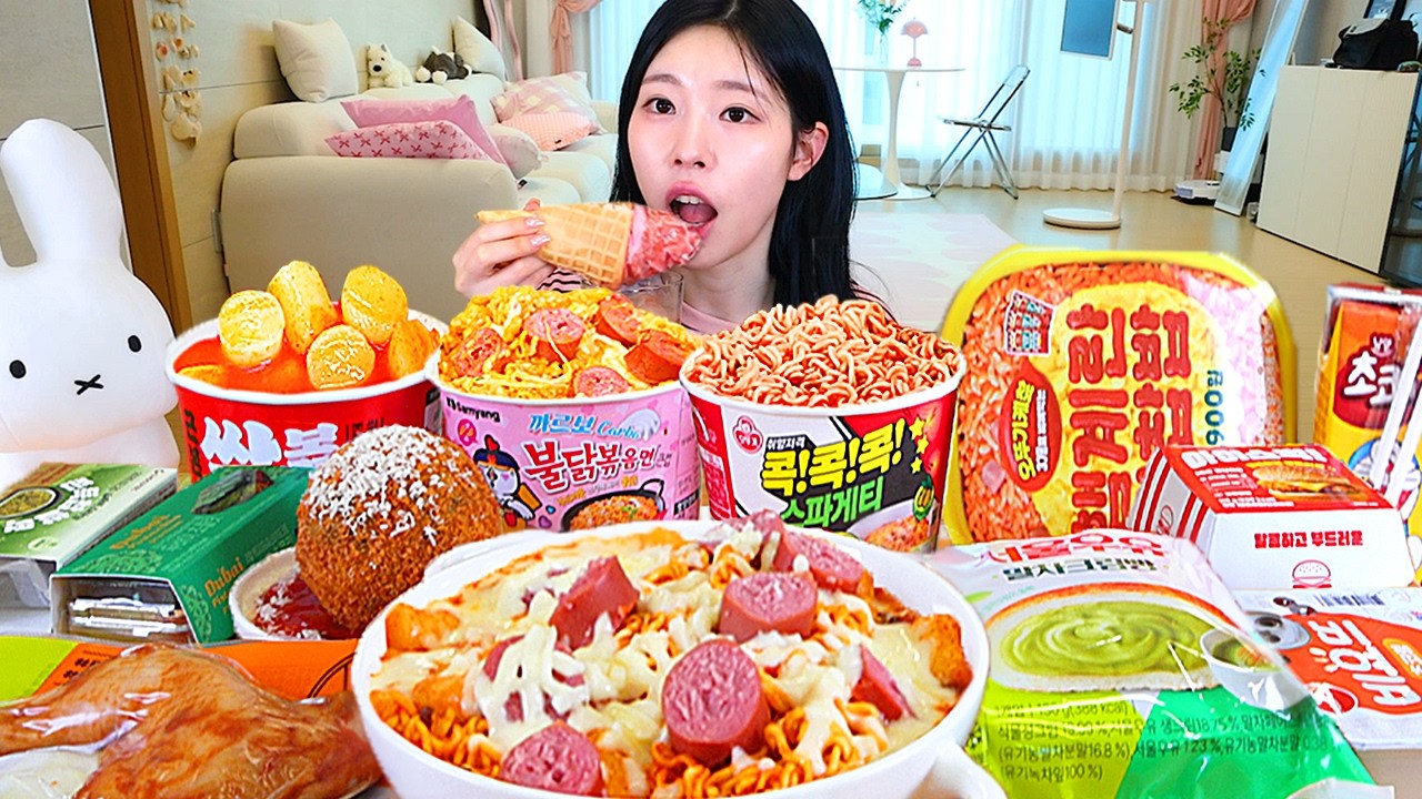 ASMR Мукбанг｜Едим Еду из Корейского Магазина! Острая Лапша, Ттокпокки, Десерт