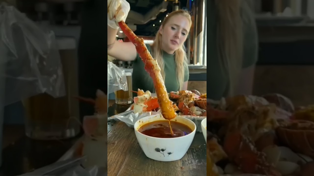 King crab with perfect dip in cajun sauce😁
