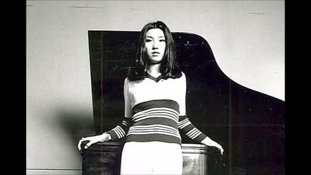 荒井由実 ～ 雨の街を (1976年NHKスタジオにおけるライブ音源) ④ YouTube