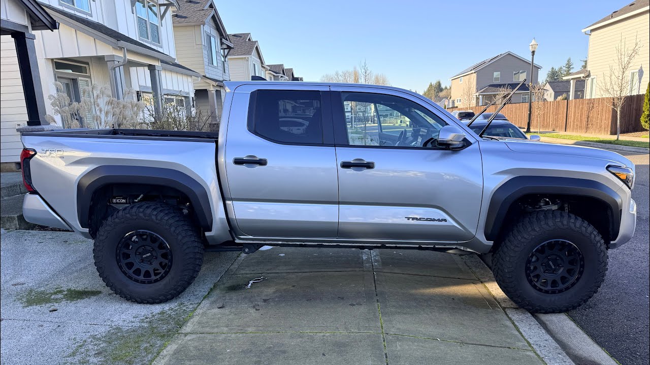 4th generation Toyota Tacoma 35” tires full icon suspension 500 bucks for installation Two mods u ne