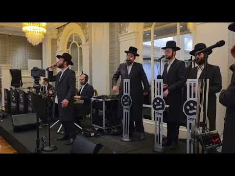 מנחם מושקוביץ עם מקהלת שירה ותזמורת של יענקי בריסקמן