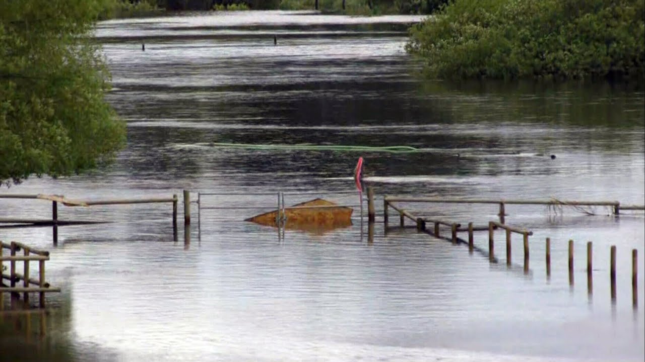Alberta floods causing mudslides and local state of emergencies - YouTube