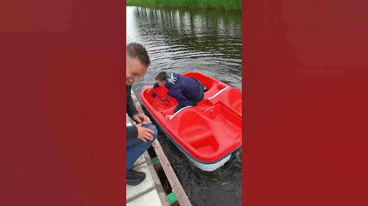 Chahid probeert Okke zijn waterfiets te laten zinken! 😂 #short #shorts