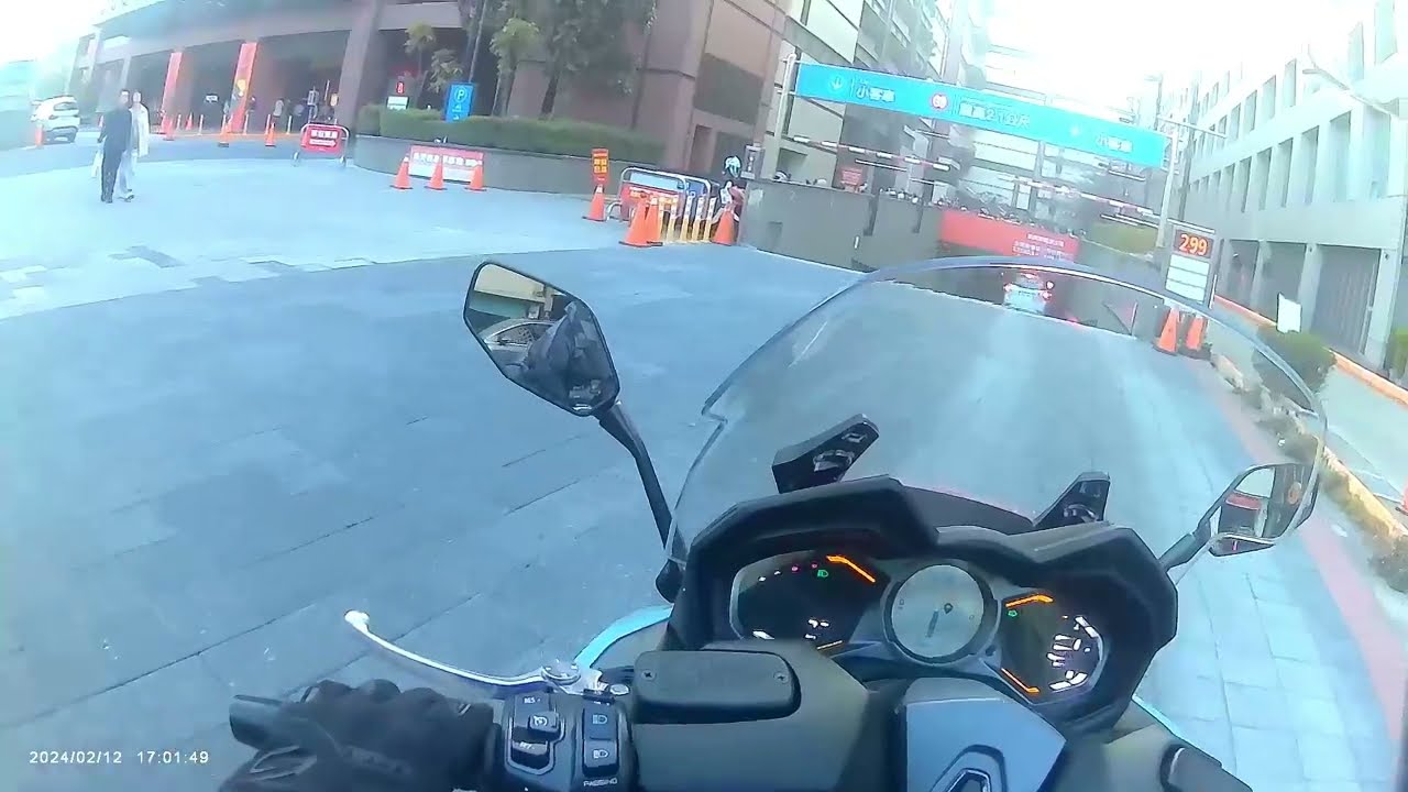 新光三越台南新天地 大型重型機車停車