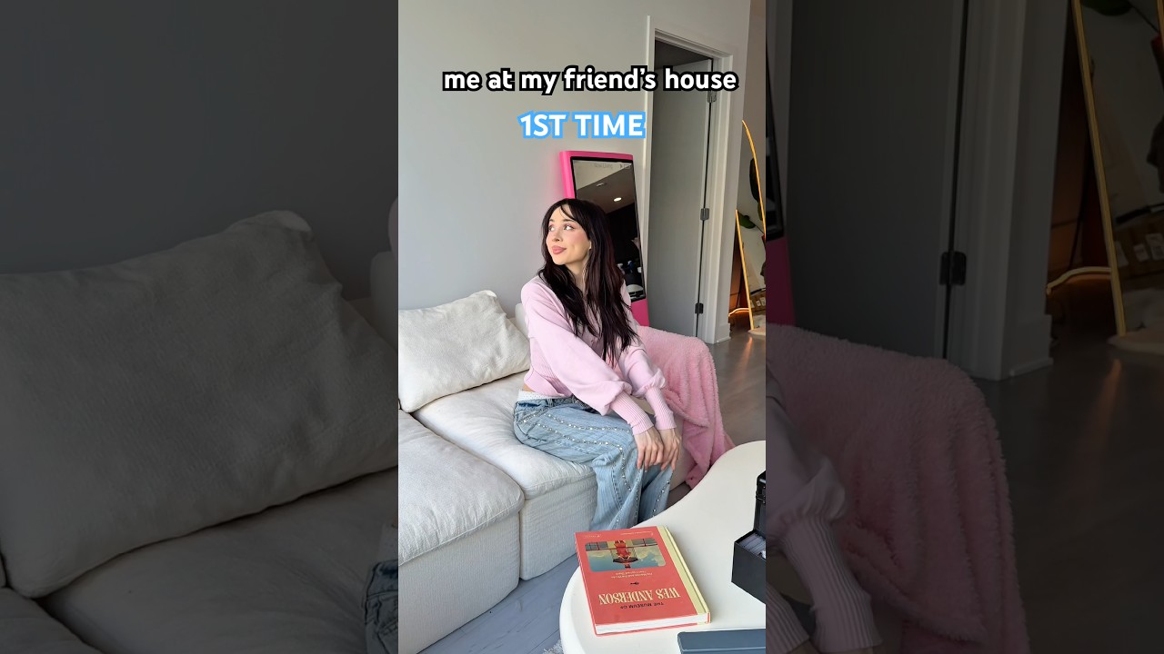 Me at my friend’s house 😁 #elsarca #tiktok