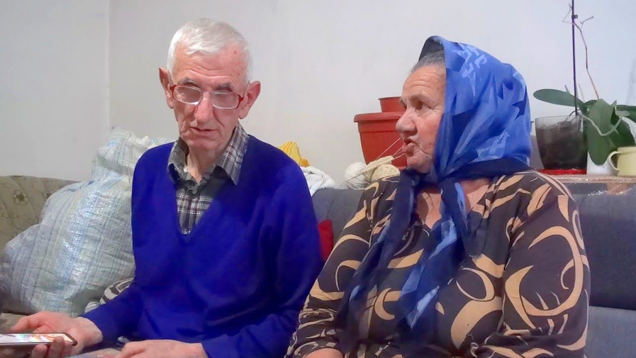 Reko mi Hodža dati orden sto sam s njim izdržala ovolike godine a ne donosi😂😂😂.