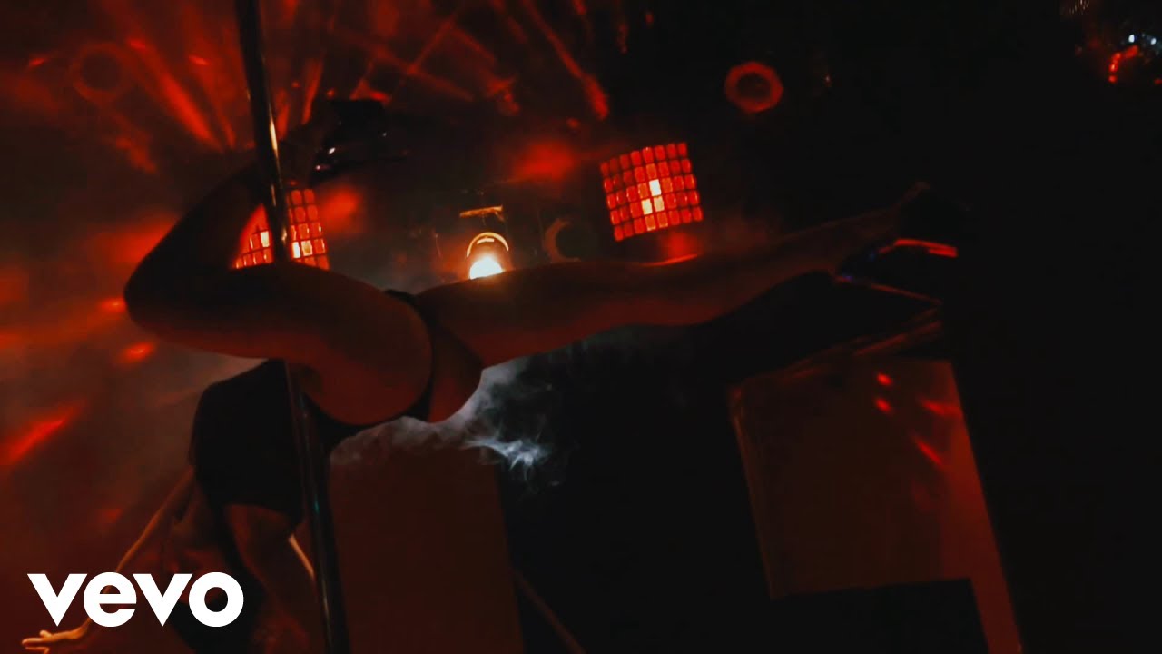 Defcom - Bad girl 3.0 ft. Def-man - YouTube