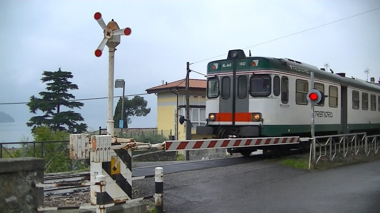 Spoorwegovergang Sale Marasino (I) // Railroad crossing // Passaggio a livello