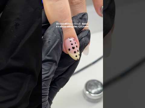 it’s not about a steady hand… 🤷🏻‍♀️ #geldesign #nailgelart #nails