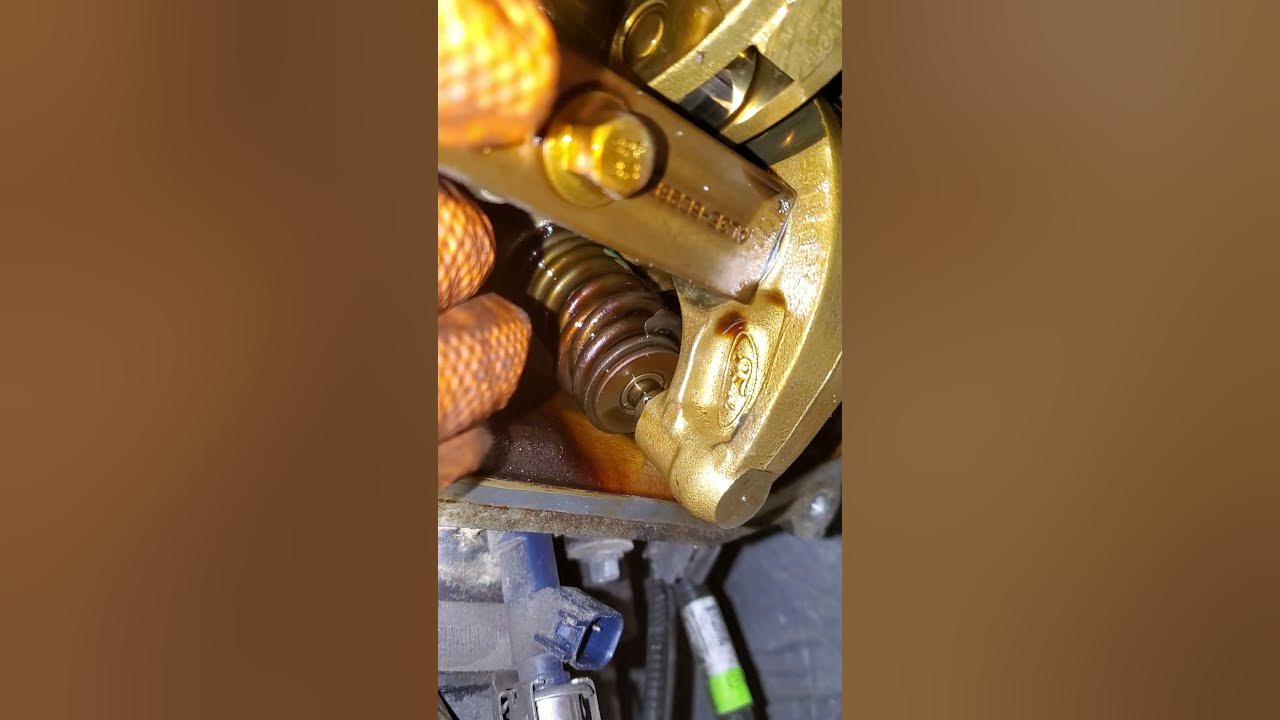 Ford 6.2 Broken valve spring - YouTube