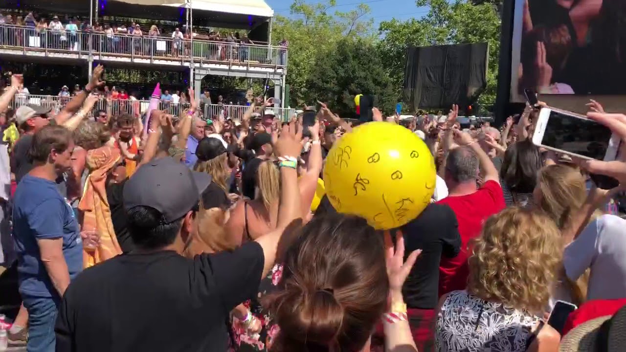 4. "Blue Hair Inspiration for Bottlerock 2018: From Pastel to Electric" - wide 7