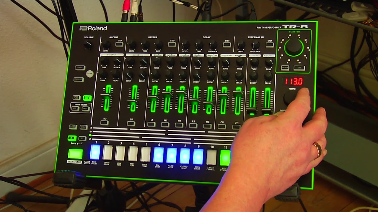 Roland tr 8 trommaskine demo. Roland tr 8 drum machine demo YouTube