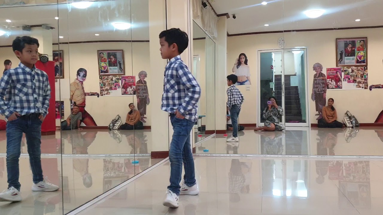 ซ้อมเดินแบบ เด็กผู้ชาย 7ขวบ อลีฟ